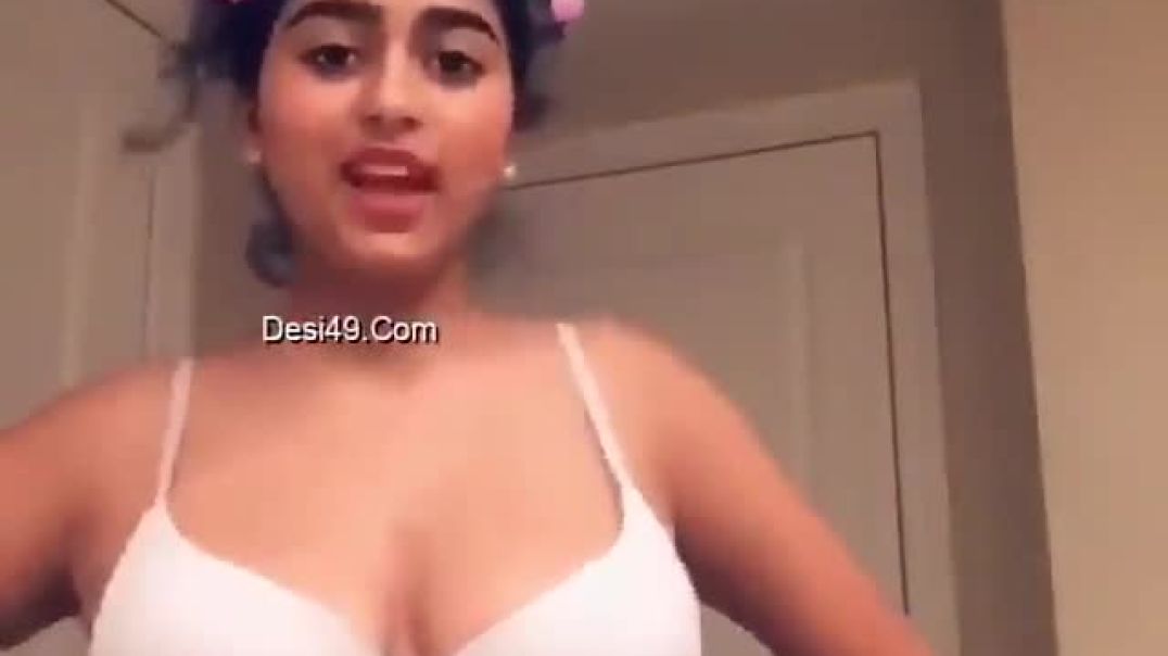 Sexy Girl showing boobs on cam sex video